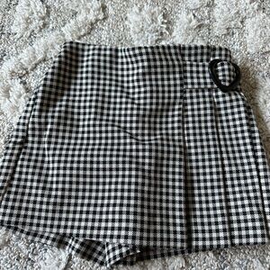 Black and white skort